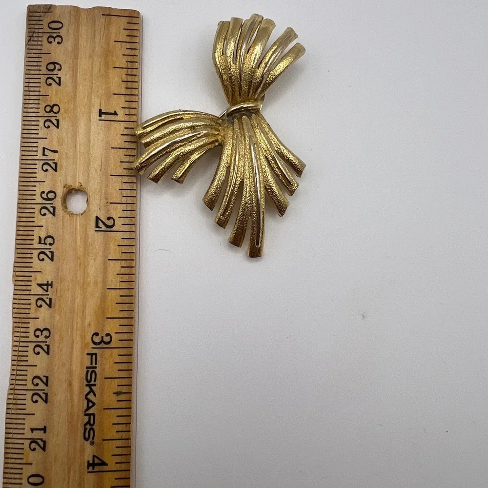Vintage Gerrys Brooch Lot 3pc Gold‎ Silver Tone Feather Leaf Pearl Bow Pins